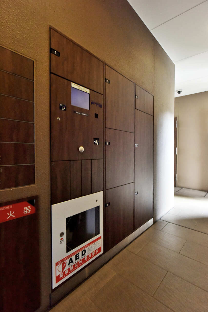 【宅配ボックス】不在時や急な外出の際に便利な宅配ボックス付きです。お好きな時間に荷物を受け取ることができます。