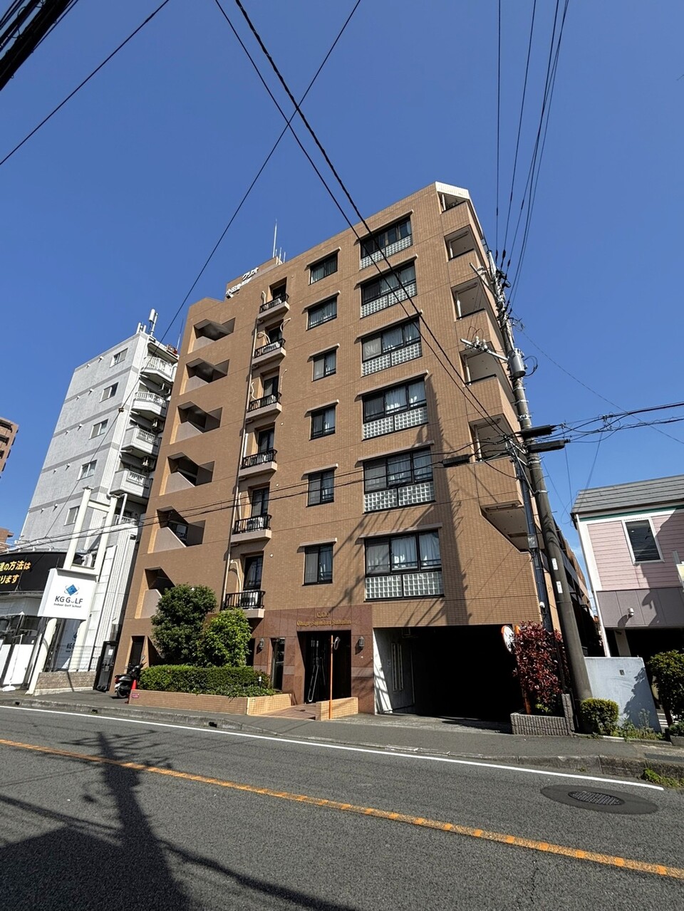 【クリオ小田急相模原参番館】小田急小田原線「小田急相模原」駅まで徒歩7分。南西向きで陽当り良好な「3LDK」住戸。コンビニ・ドラッグストアまで徒歩2分の暮らしやすい住環境です。