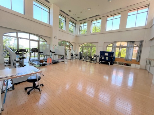 ●共用フィットネスジム・卓球なども可能な体育館もあります。