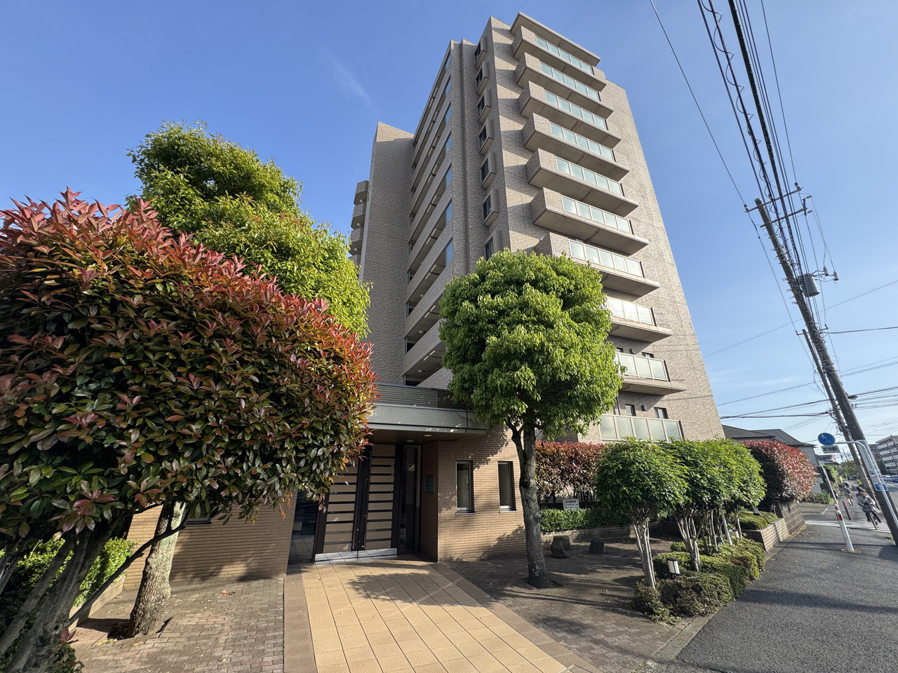 【外観】2026年4月、内装リフォーム完了！JR横浜線「古淵」駅まで徒歩8分。徒歩圏内に教育施設・買い物施設が点在する、利便性の高い住環境です。