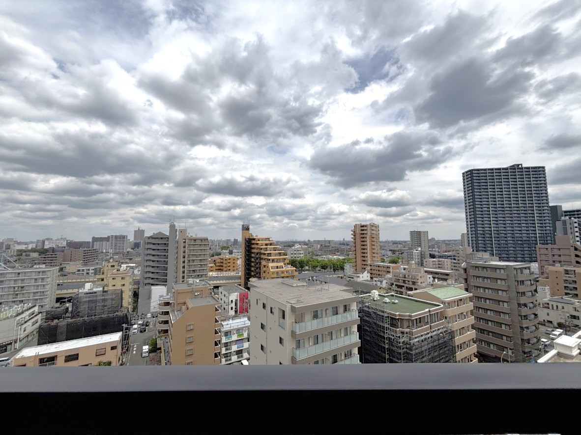 【住戸からの眺望】12階の住戸につき、眺望良好。晴天時には爽やかな青空を楽しめそうです。※眺望は将来に渡って保証するものではありません。
