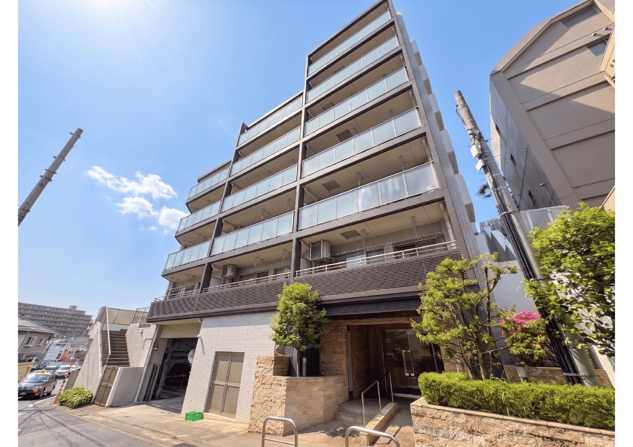 【コージーコートたまプラーザ】東急田園都市線「たまプラーザ」駅まで徒歩13分。鉄筋コンクリート造地上6階地下1階建、総戸数25戸のマンションです。