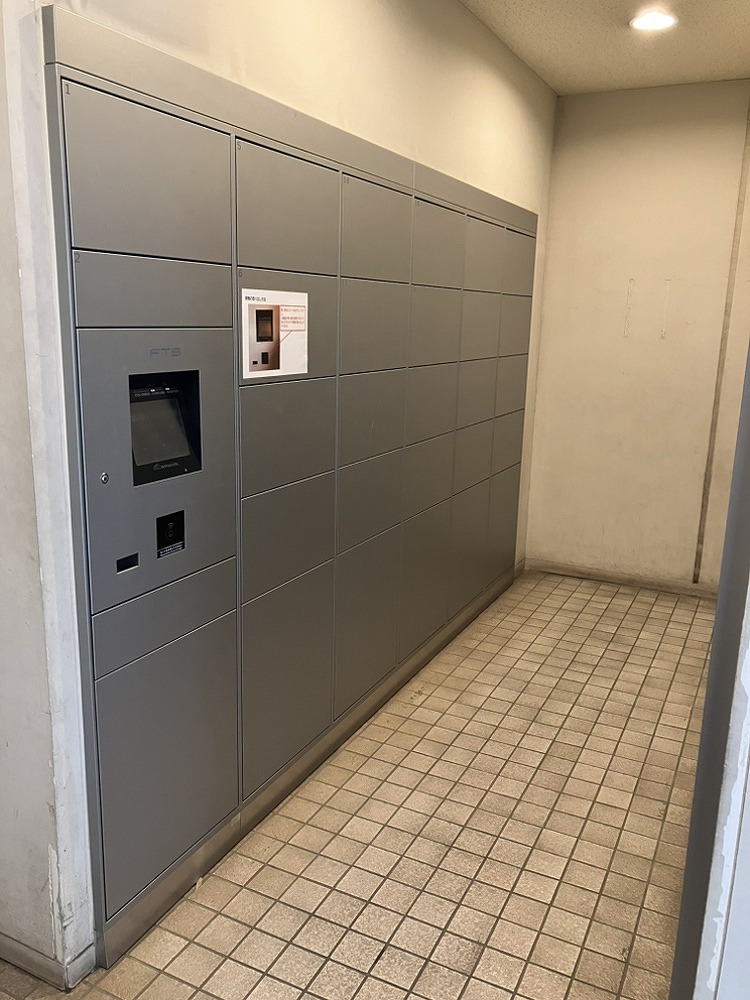 【宅配ボックス】宅配ボックスが設置されていますので、不在時やお子様だけでのお留守番時などの荷物受け取りに便利です。
