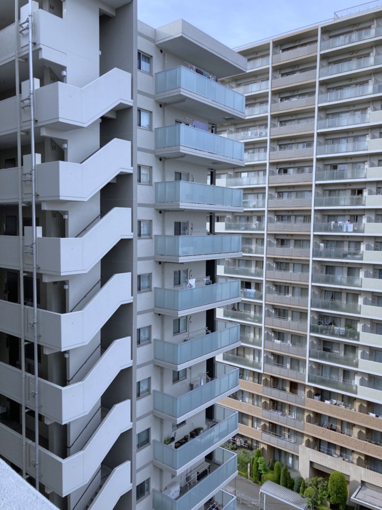 【住戸からの眺望】徒歩5分圏内にスーパーやコンビニ、病院などがあり、幅広い世代が暮らしやすい立地です。※眺望は将来に渡って保証するものではありません。
