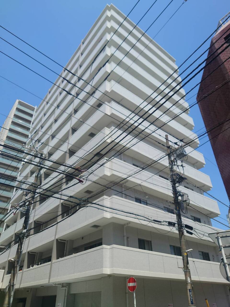 【現地外観写真】小田急電鉄小田原線「本厚木」駅まで徒歩3分。通勤通学・休日のお出かけにも便利なロケーションです。大切なペットと暮らせます(使用細則有)。