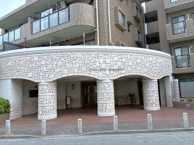 【ライオンズヴィアーレ相模大野】小田急江ノ島線「東林間」駅まで徒歩15分の立地。2026年3月に内装リフォーム済みのため、新生活を気持ち良くスタートしていただけます。