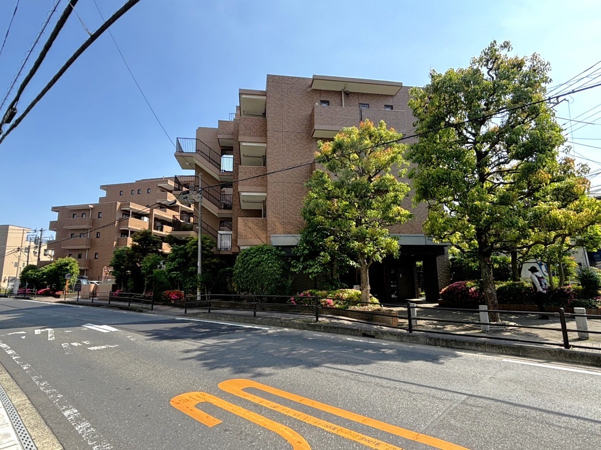 【セントラルコート古淵】1997年11月築、8階建て総戸数77戸のマンションです。JRと小田急小田原線の2沿線利用できる、利便性の高い立地です。ペット飼育可(細則あり)。