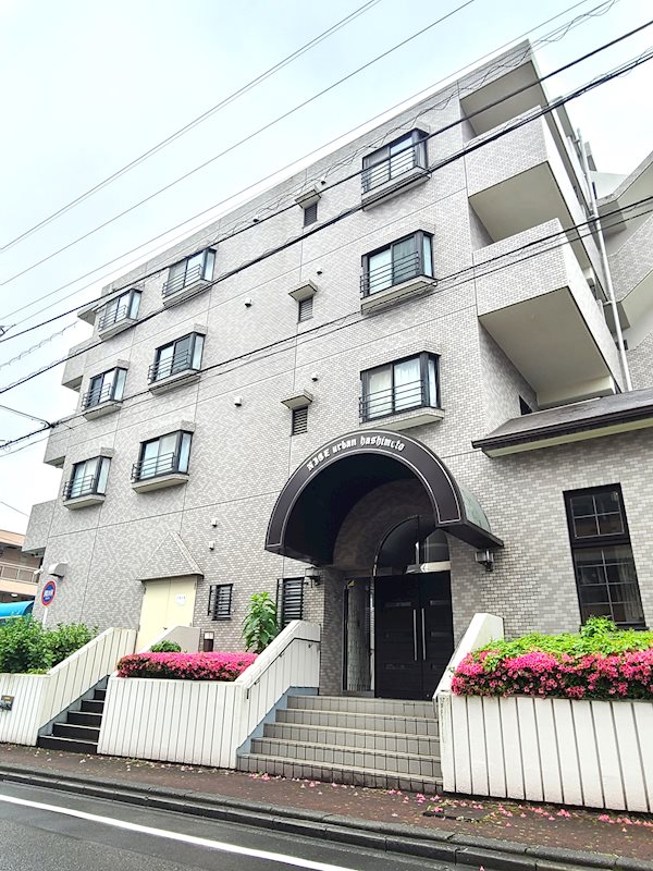 交通量の多い橋本停車場線から2本入っており静かな住環境です。