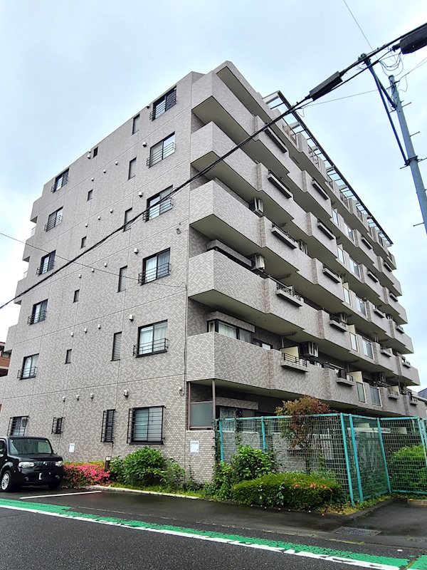 スーパー・コンビニ・小学校・幼稚園等が徒歩10分圏内に揃う生活利便性の良い立地です。