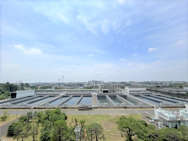 バルコニーからの眺望　前面に建物が無く眺望日当たり良好
