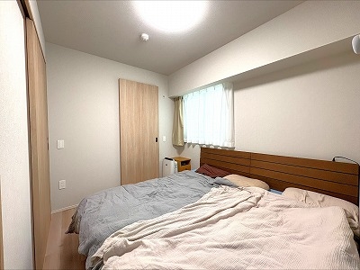 角部屋の為2面採光の洋室
