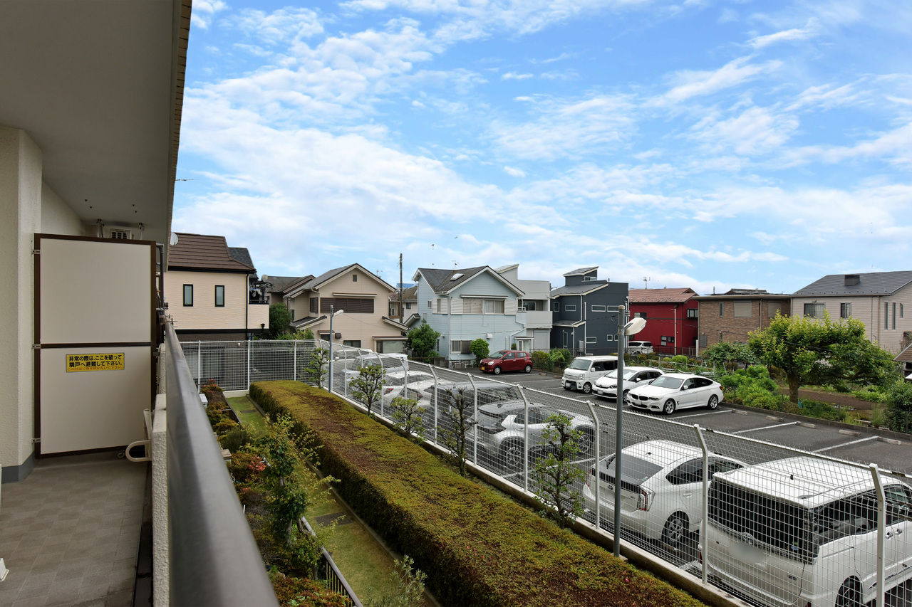 【住戸からの眺望】目の前に視線を遮る高い建物がないため、明るく開放的です。※眺望は将来にわたって保証するものではありません。