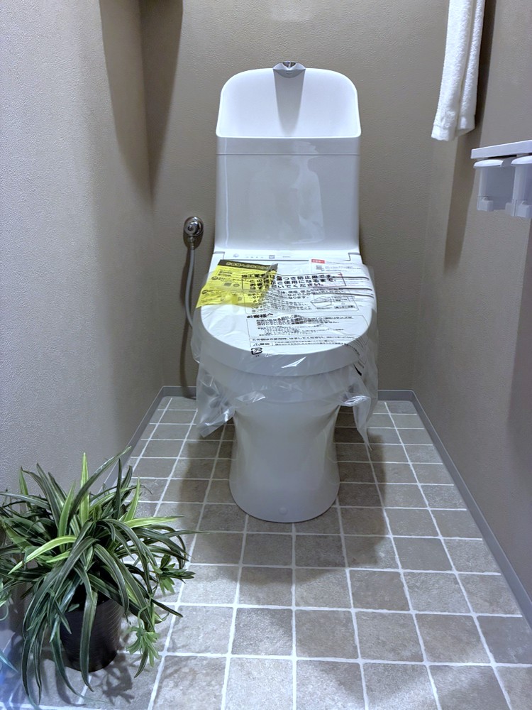 【トイレ】清潔感のあるトイレ。2026年2月にトイレが新規交換されています。シンプルなデザインで、日々のお手入れがしやすそうです。