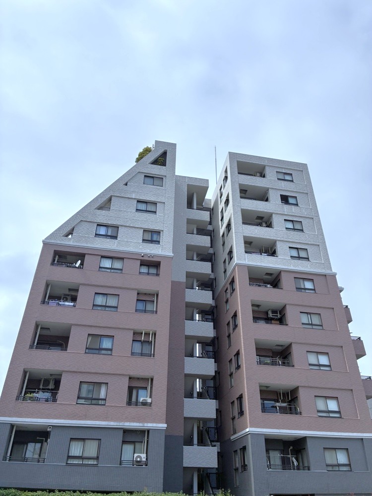 【現地外観写真】10階建、総25戸のマンションです。JR横浜線「淵野辺」駅まで徒歩4分、「矢部」駅まで徒歩11分など、駅近で通勤・通学やお出かけに便利な立地です。