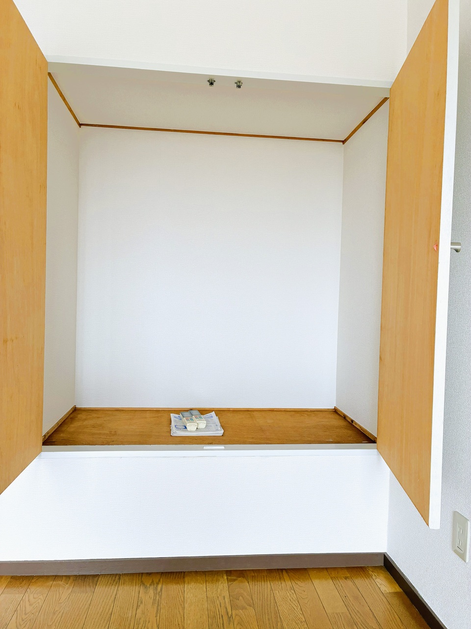 【押入/3階】シーズンオフの布団や洋服を収納することができます。すっきりとした住空間を保てそうです。高さのある荷物も収納できます。
