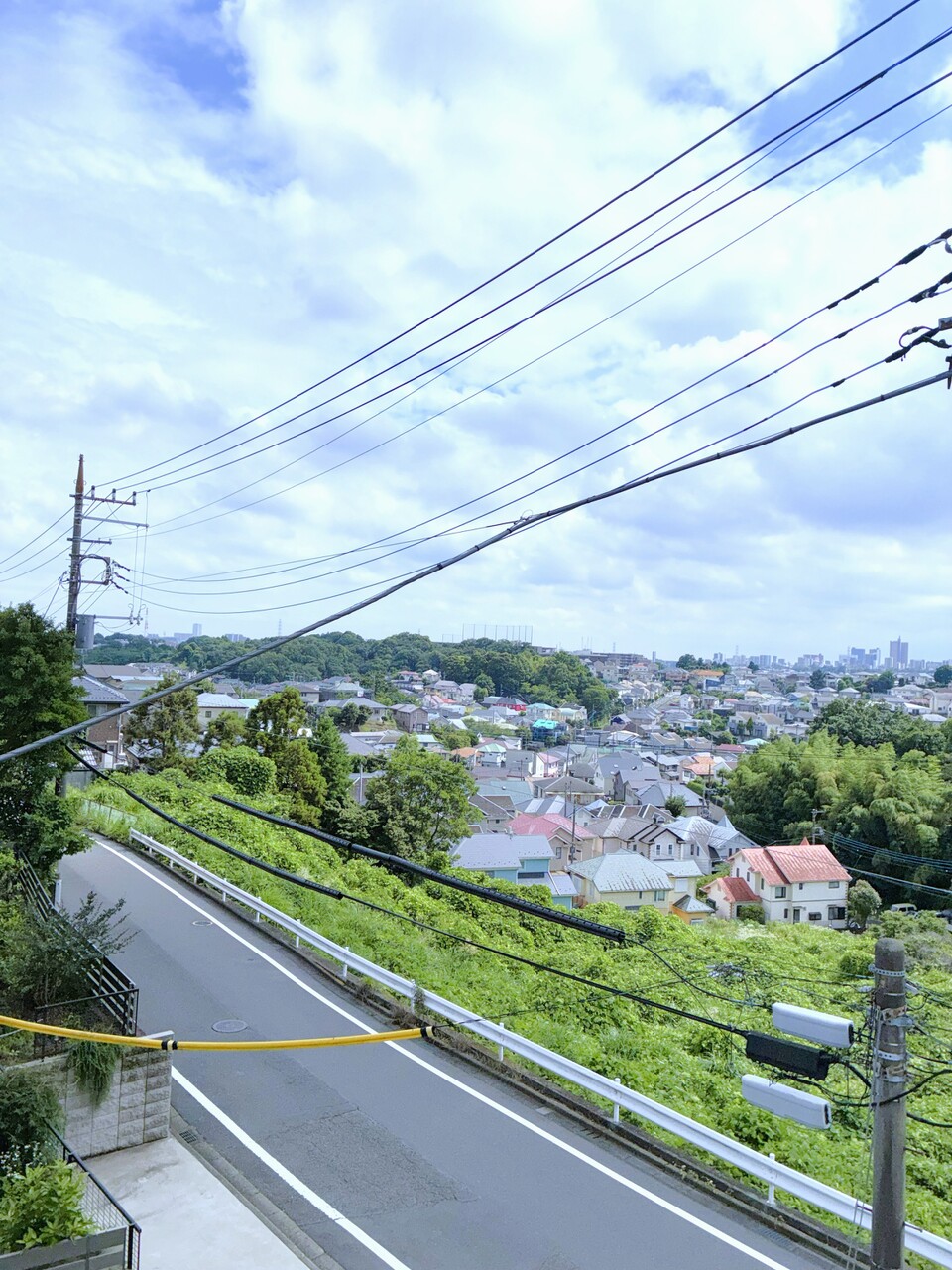 【住戸からの眺望写真】晴れた日には気持ちのいい青空を見渡すことができます。※眺望は将来にわたって保証するものではありません。