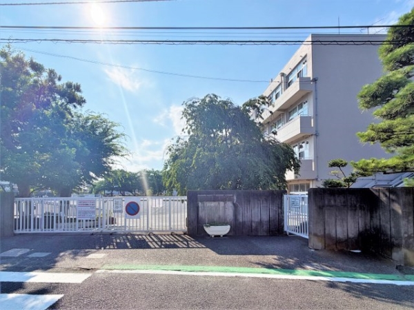 市立宮上小学校まで徒歩13分（約1000ｍ）