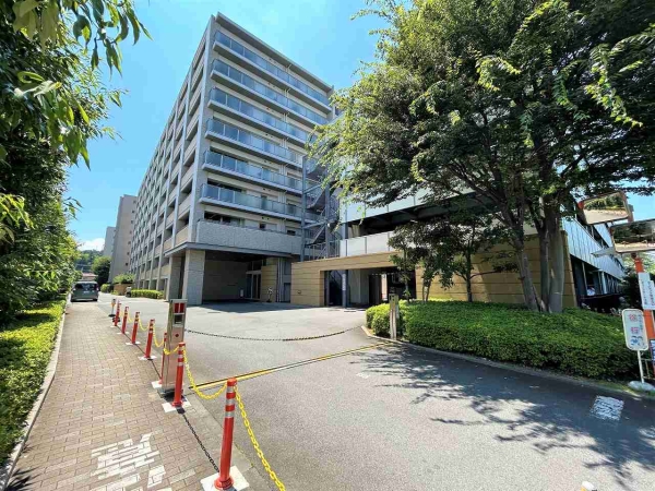居住者以外の車の侵入を防ぐチェーンゲート