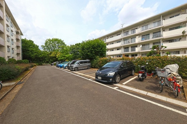 平置駐車場・駐輪場（月額無償）