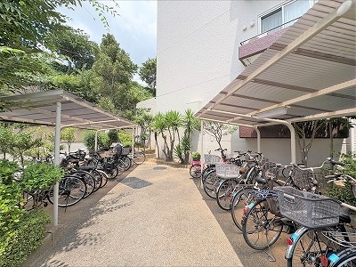 駐輪場には屋根があるため雨ざらしになりません