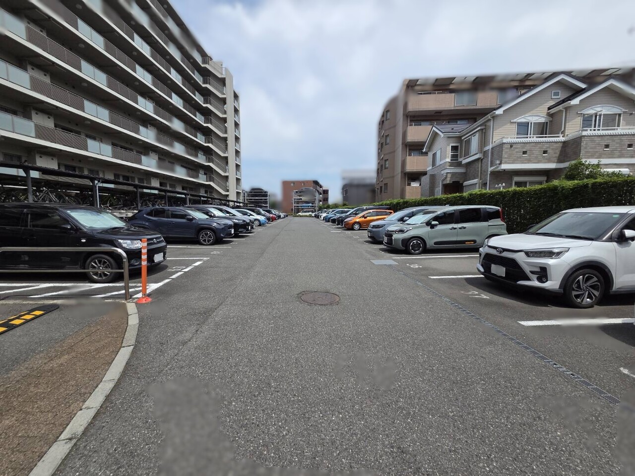 【駐車場】マンション敷地内に駐車場が設置されています。空き状況・料金など、詳細についてはお気軽にお問い合わせください。