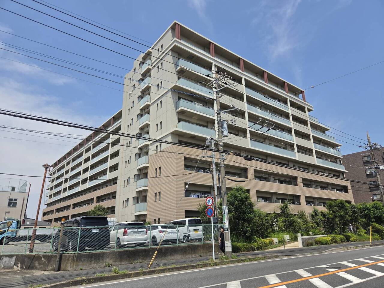 【現地外観】ローソン大和市下鶴間店・イオンスタイルつきみ野店まで徒歩3分、クリエイトSD大和下鶴間店まで徒歩9分。毎日の買い物にも便利な住環境。