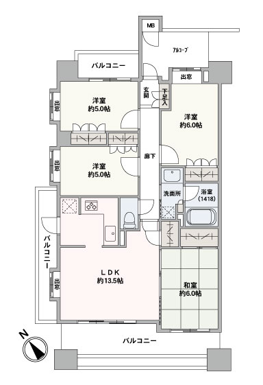 ファミリー世帯に嬉しい「4LDK」住戸。3面にバルコニーが設けられており、陽光がたっぷり差し込みます。LDKに隣接する和室は、引き戸を開放し、約19.5帖の広々空間としても活用できます。