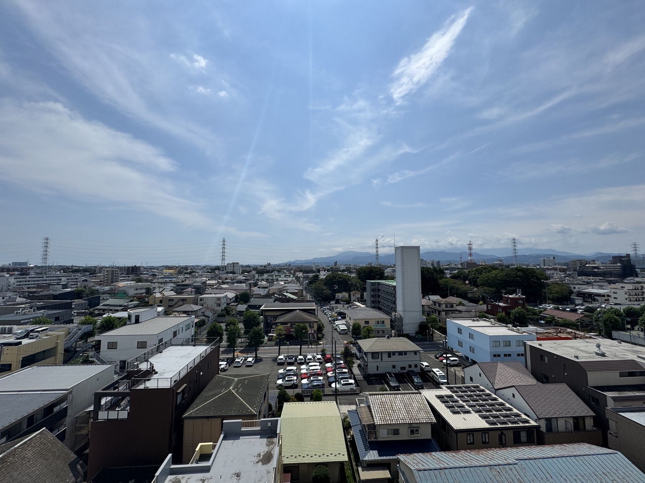 【眺望】地上9階建て最上階からの眺望です。視界を遮るような高い建物がなく、開放感のある景色を望めます。※眺望は将来にわたって保証するものではありません。