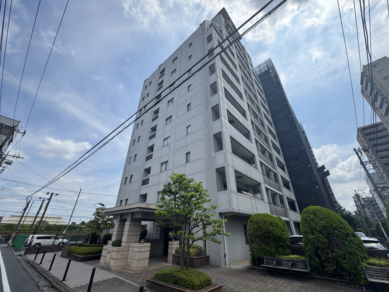 【現地外観写真】周辺環境もあわせてご案内させていただきます。実際の住環境をぜひ現地でお確かめください。
