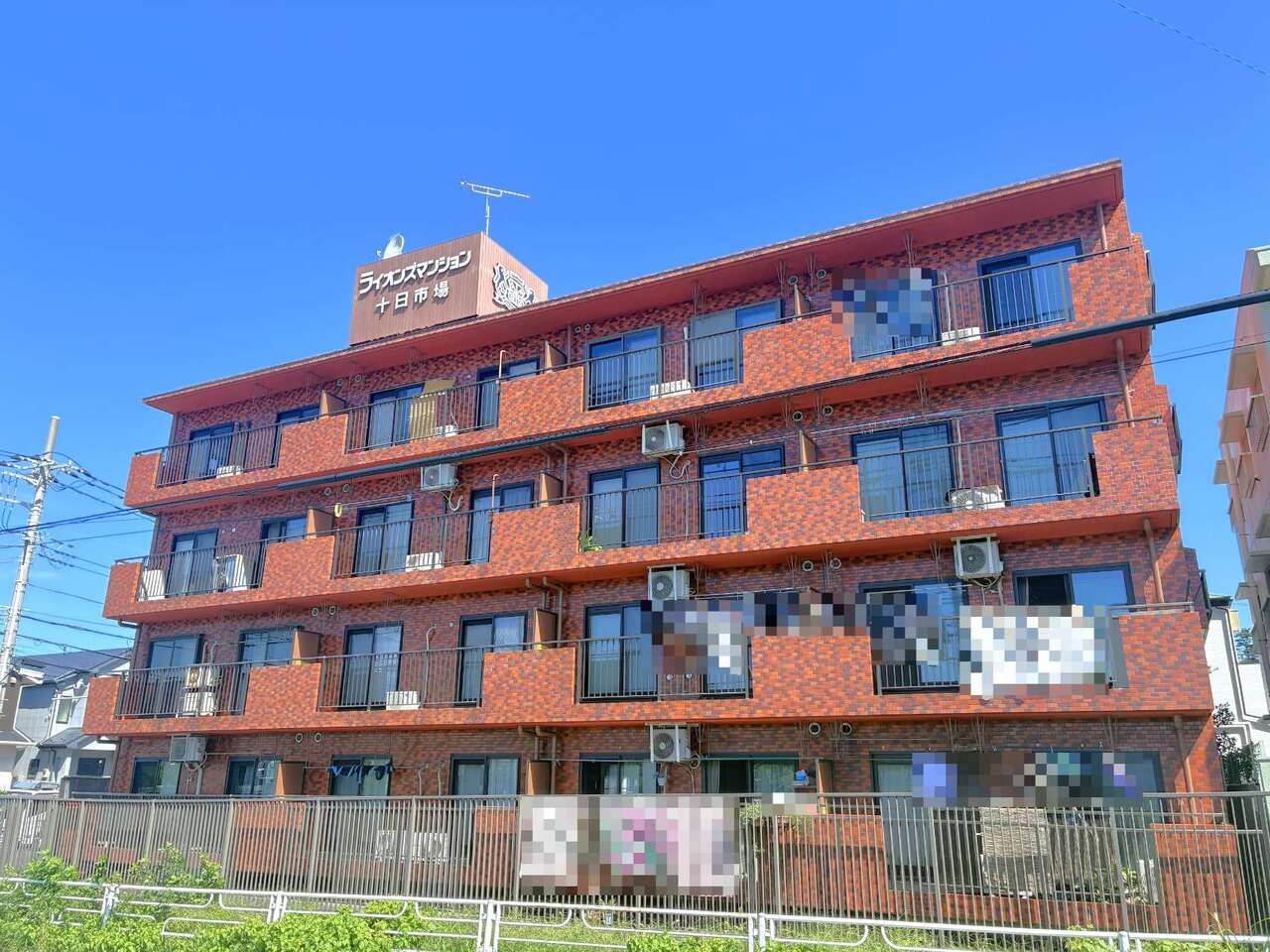 【ライオンズマンション十日市場】JR横浜線「十日市場」駅まで徒歩10分、東急田園都市線「青葉台」駅まで徒歩25分。「横浜」駅まで乗り換えなしでアクセス可能です。