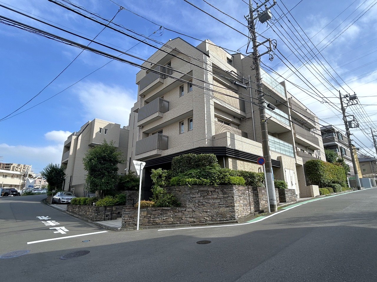 【クリオ青葉台】東急田園都市線「青葉台」駅まで徒歩5分。鉄筋コンクリート造・6階建て・総戸数34戸のマンションです。ペット飼育可(規約による制限有)。