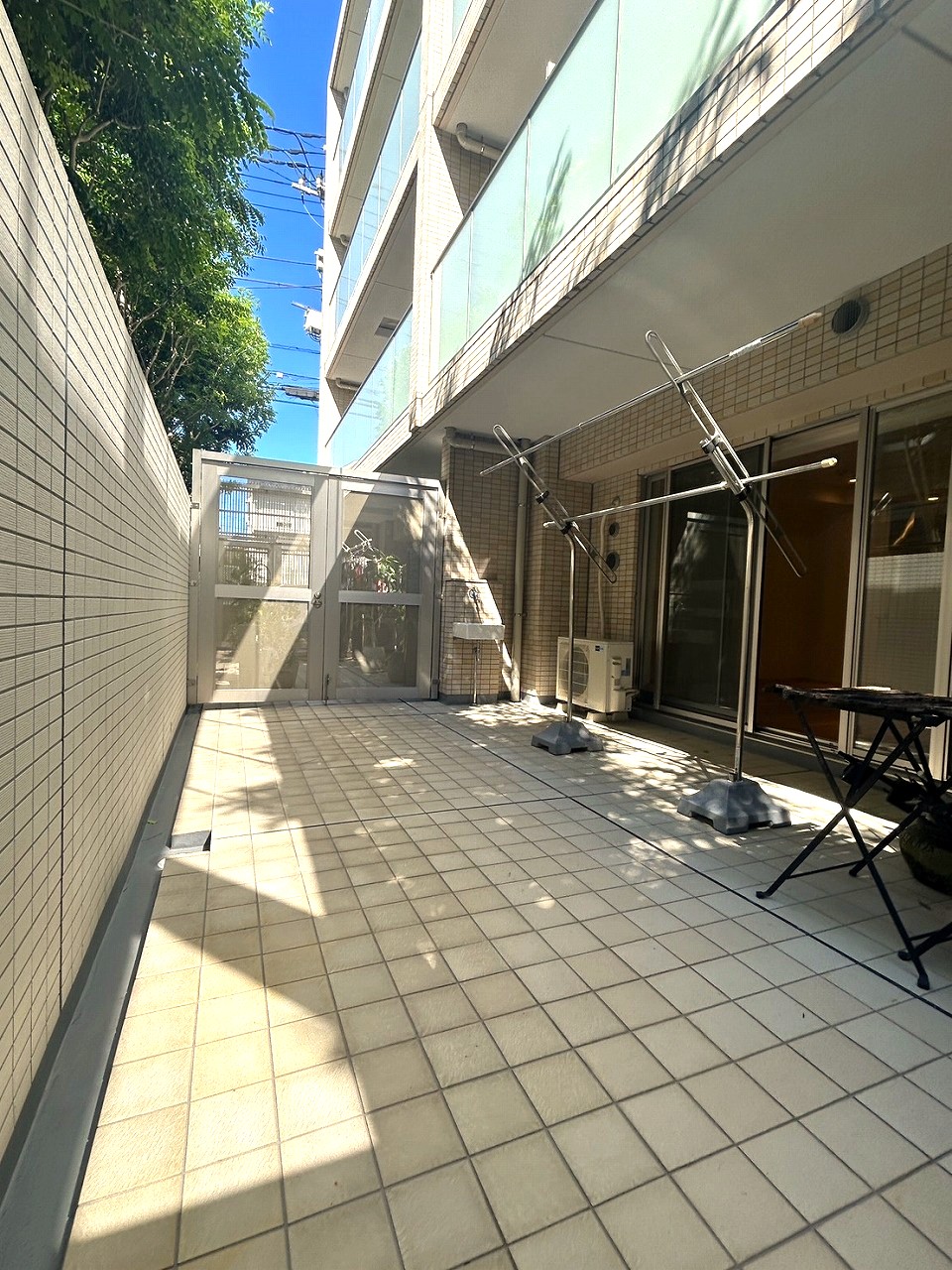 【テラス】広さにゆとりがありますので、家事や在宅ワークの合間の気分転換の場としてもご活用いただけます。