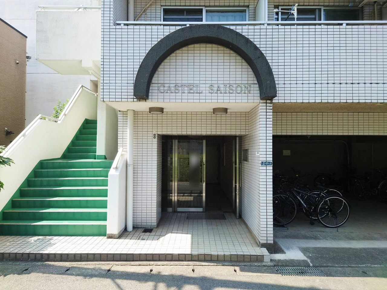 【キャトルセゾン渕野辺】JR横浜線「淵野辺」駅まで徒歩14分、神奈川中央交通バス「共和」停まで徒歩8分の立地です。鉄筋コンクリート造地上5階建、総戸数51戸のマンションです。