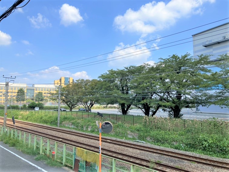 【バルコニーからの眺望】目の前に高い建物はなく、晴れた日には青空を眺めながらリフレッシュできそうです。※眺望は将来にわたって保証するものではありません。