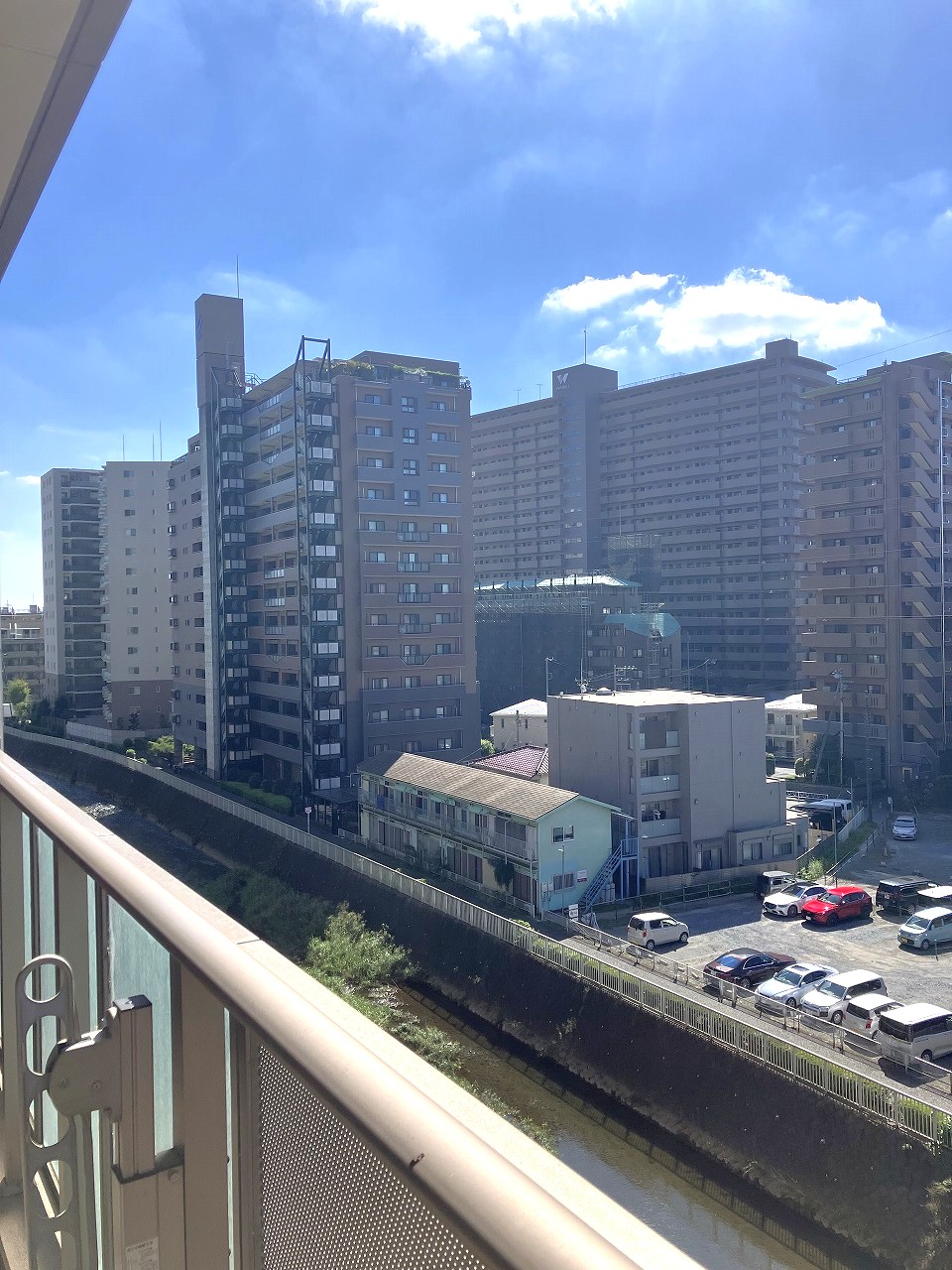 【住戸からの眺望写真】全居室がバルコニーに面しています。爽やかな陽光や風を、室内へ届けてくれます。※眺望は将来にわたって保証するものではありません。