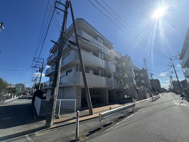 【現地外観写真】ひぐち内科・消化器まで徒歩4分。日常の健康管理から急な体調不良まで心強い距離にクリニックがあります。各種健診にも対応されています。