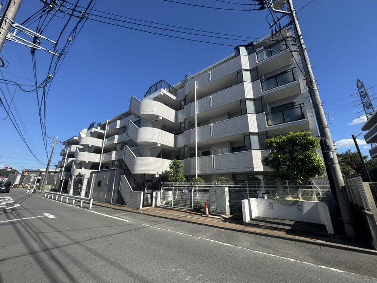 【現地外観写真】イオン相模原ショッピングセンターまで徒歩12分です。飲食店や美容院、100円ショップなどが入っています。通いやすい距離にあり便利です。