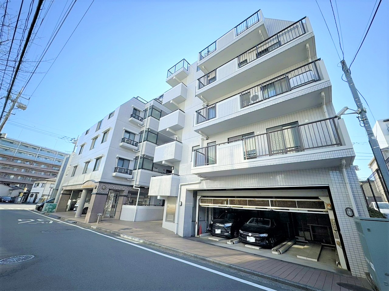 【クリオ中山壱番館】JR横浜線「中山」駅徒歩5分、横浜市営地下鉄グリーンライン「中山」駅徒歩4分。2沿線が利用可能で、通勤や通学に便利な立地です。