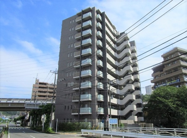 グレーをベースとしたデザインの外観です