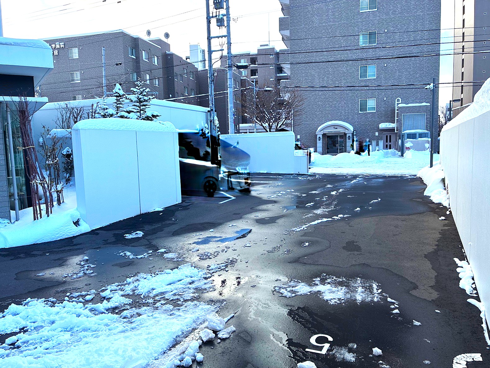 駐車場（現在空きはありません）（画像は一部加工しています）