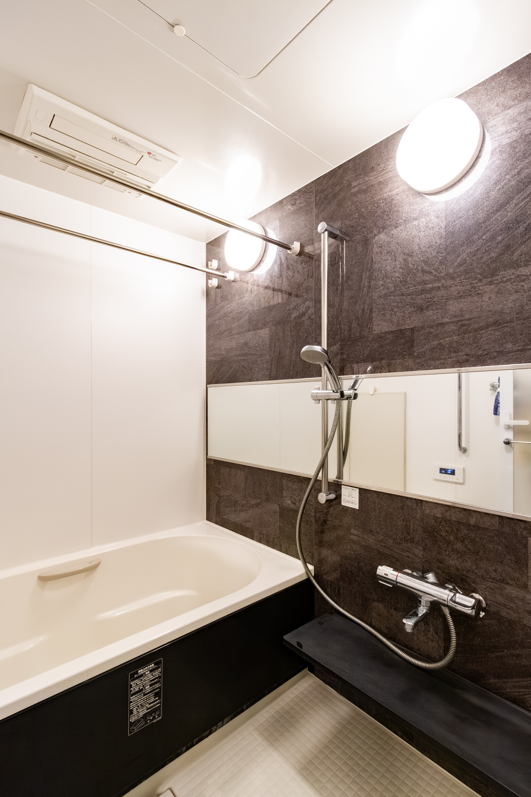 浴室暖房乾燥機付きの浴室。追い炊き機能付きで快適な入浴タイムを過ごせます。