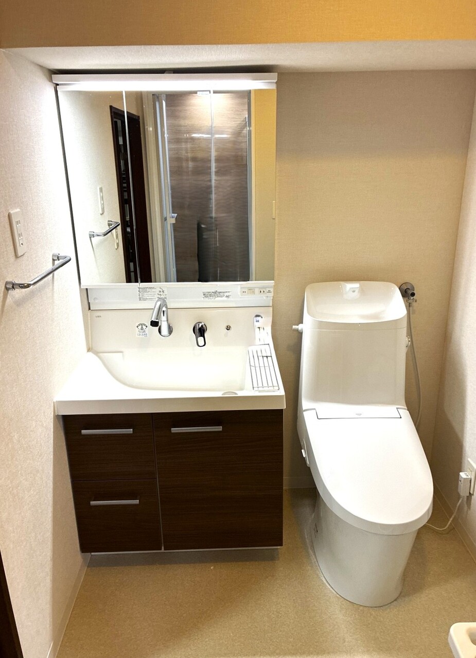 洗面化粧台とトイレは2024年7月に交換しています