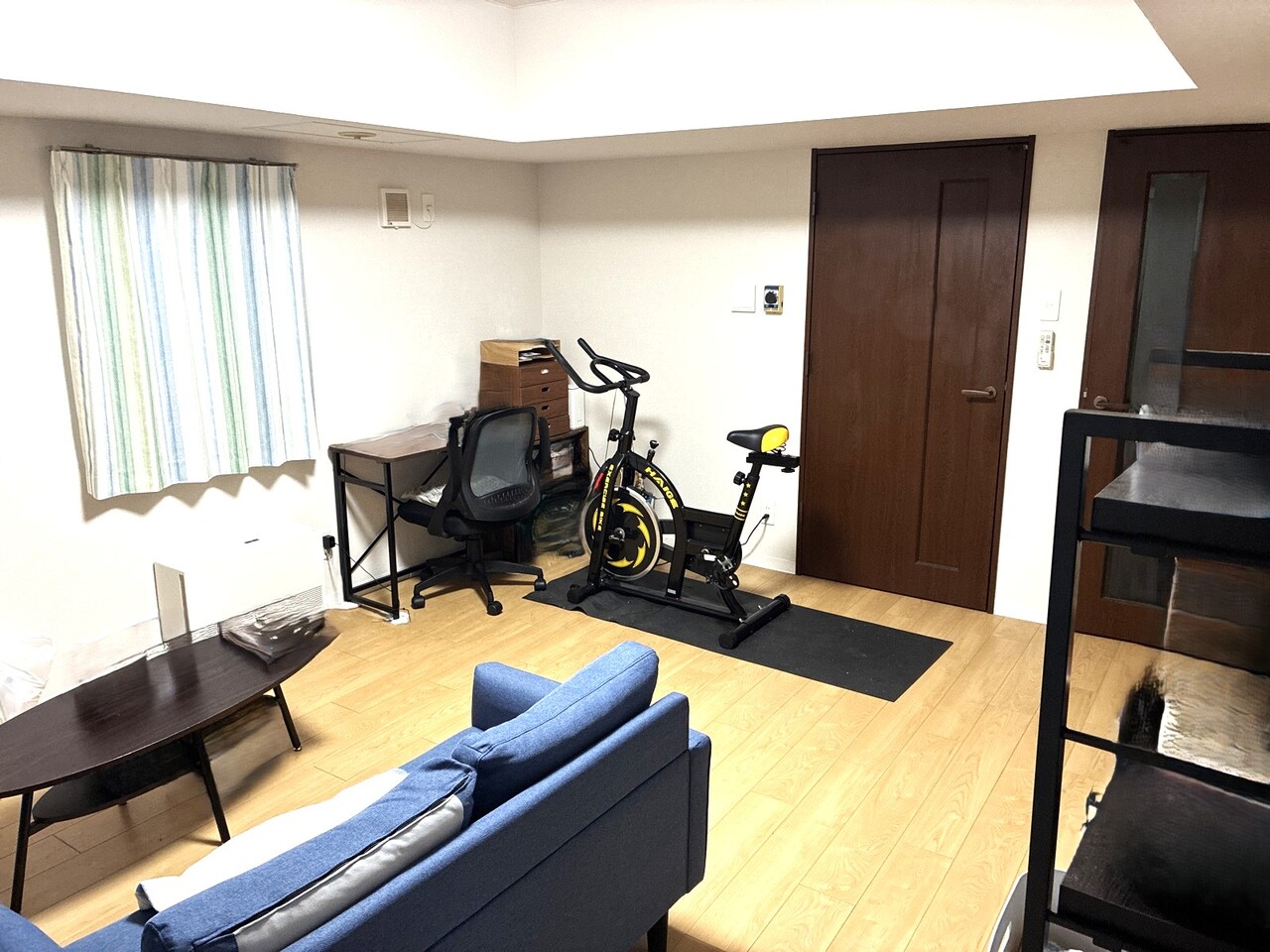 リビングの隣には洋室があります