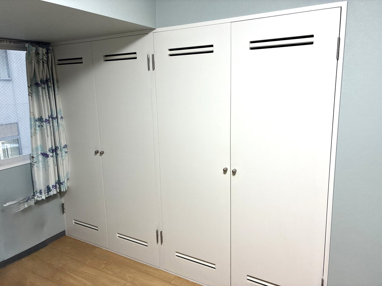 洋室には2つの収納があります
