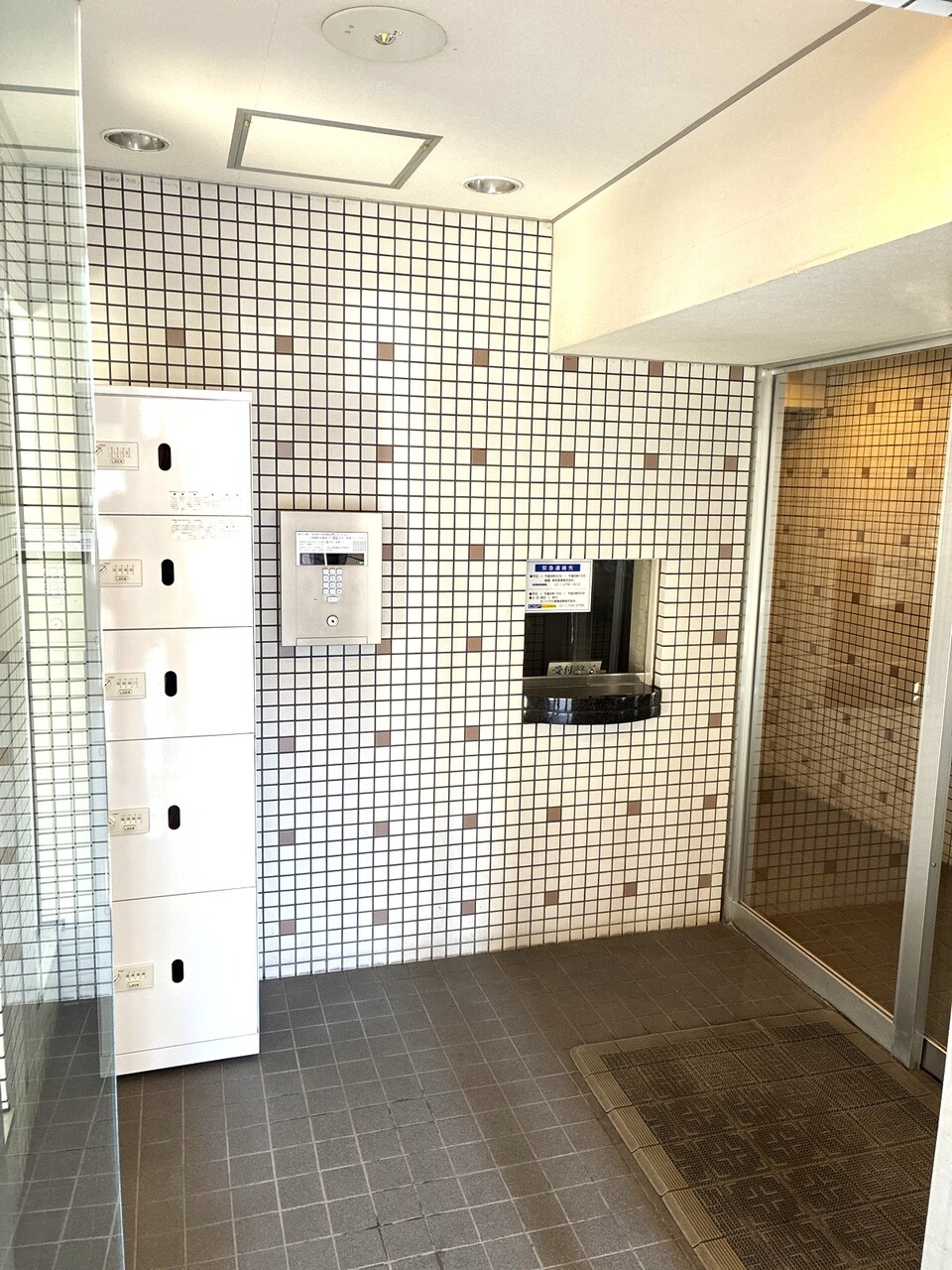 エントランスは安心のオートロック完備です