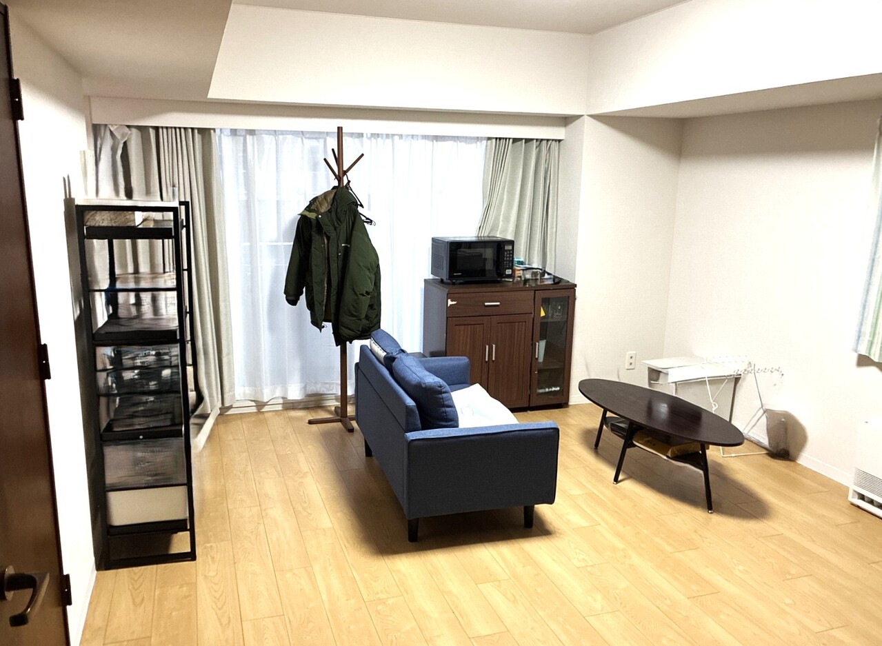 南側の窓からはバルコニーに出ることができます