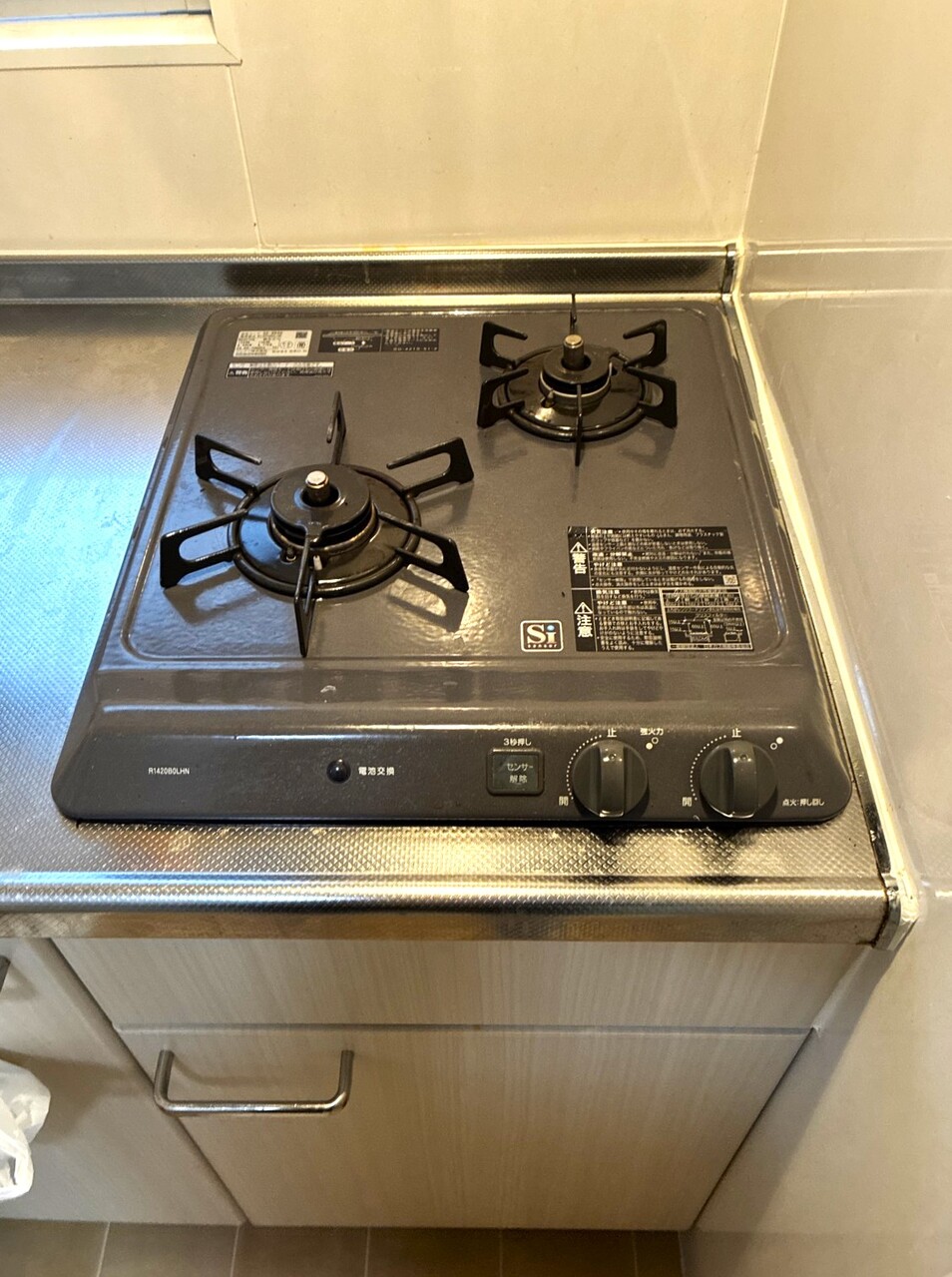 コンロは二口ガスコンロです