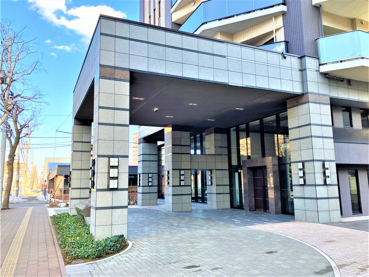 車寄せのあるエントランス