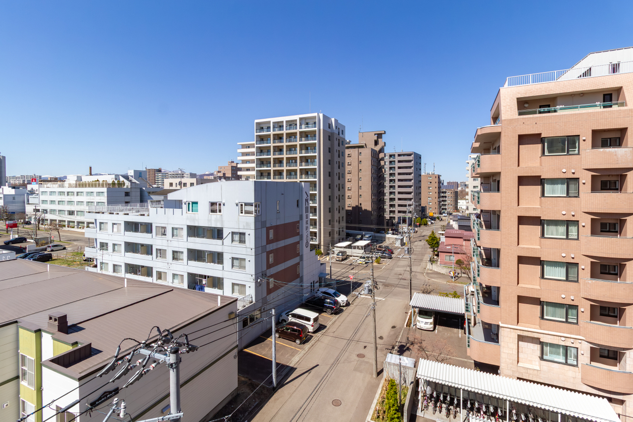 西側リビング側バルコニーからの北向きの眺望。目の前に高い建物もなく遮るものがありません。