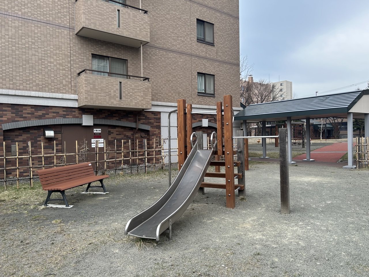 敷地内には公園が2つございます。